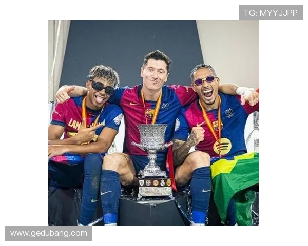 拉菲尼亚精准传中助攻莱万头球建功巴塞罗那打破僵局掌控比赛节奏 拉菲尼亚精准传中助攻莱万头球建功巴塞罗那打破僵局掌控比赛节奏