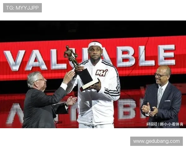 亚历山大荣膺得分王MVP与FMVP成历史第四人缔造传奇赛季