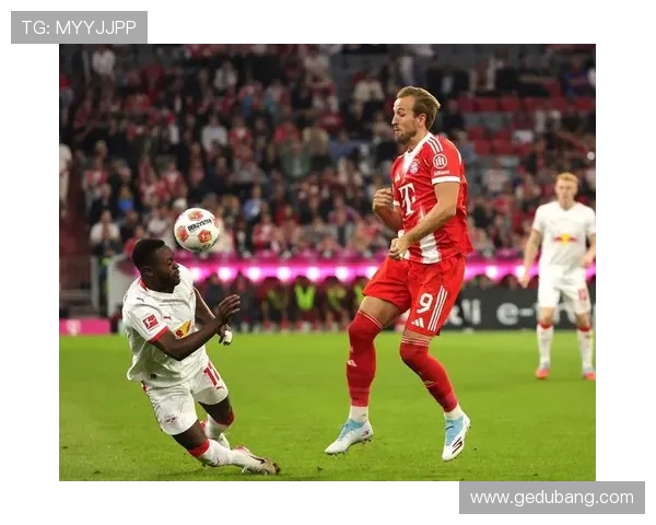 拜仁客战法兰克福海报发布奥利塞带球冲锋全力争胜 拜仁客战法兰克福海报发布奥利塞带球冲锋全力争胜